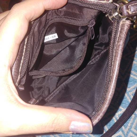 Small pouch wristlet - Picture 4 of 5